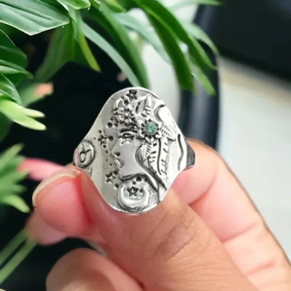 Silver Bohemian Woman Face Silver Ring - Picture 1 of 8